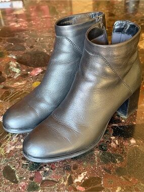 Aquatalia Italian Women's Black Leather Ankle Boots - Zip Block Heel 7.5